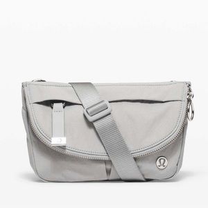LULULEMON ATHLETICA | All Night Festival Bag Micro in Silver Drop